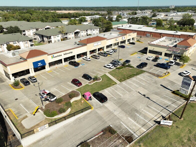 19786 Highway 105 W, Montgomery, TX à vendre - Photo principale – Image 1 sur 17