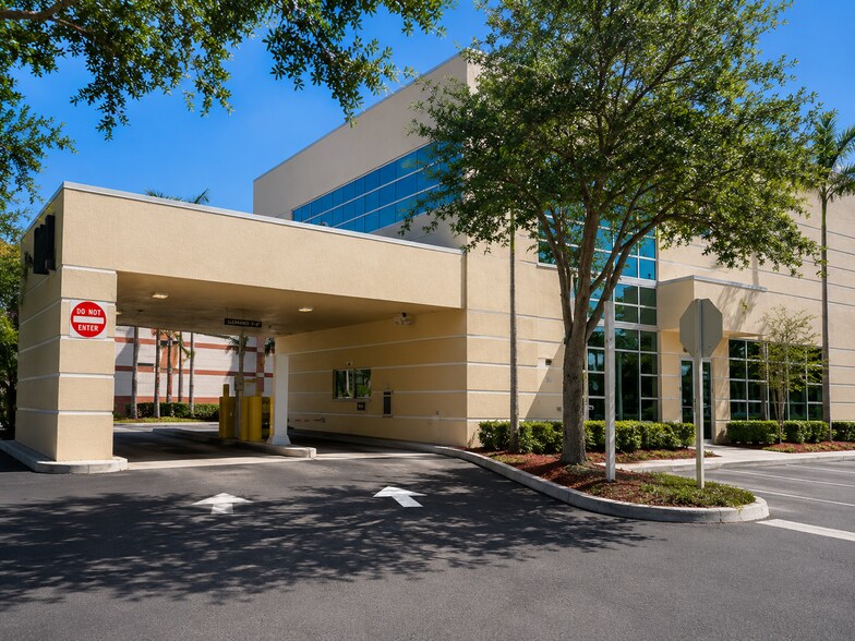 8901 W Atlantic Blvd, Coral Springs, FL à louer - Photo de l’immeuble – Image 3 sur 4