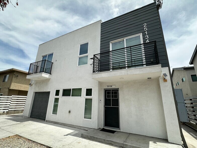 25130 Frampton Ave, Harbor City, CA à vendre - Photo de l’immeuble – Image 2 sur 8
