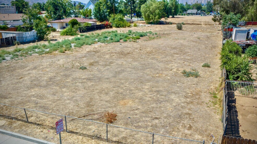 24270 Myers Ave, Moreno Valley, CA à vendre - Photo de l’immeuble – Image 3 sur 10