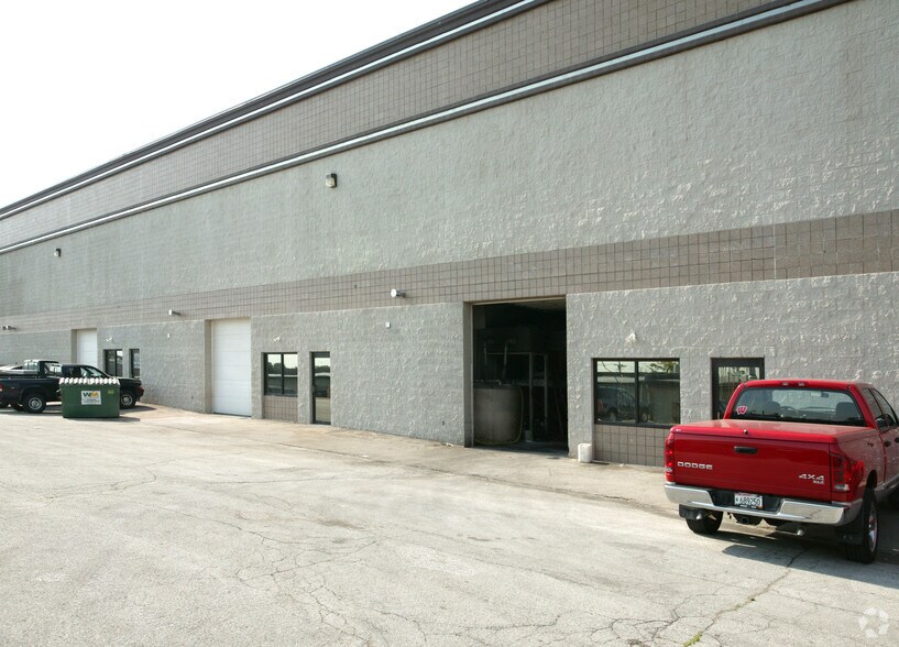 301 Commerce St, Waukesha, WI à louer - Photo de l’immeuble – Image 3 sur 6