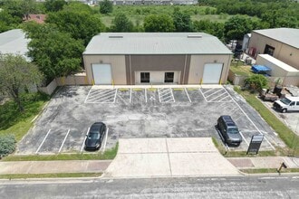 2350 Patterson Industrial Dr, Pflugerville, TX à louer Photo de l’immeuble– Image 1 sur 8