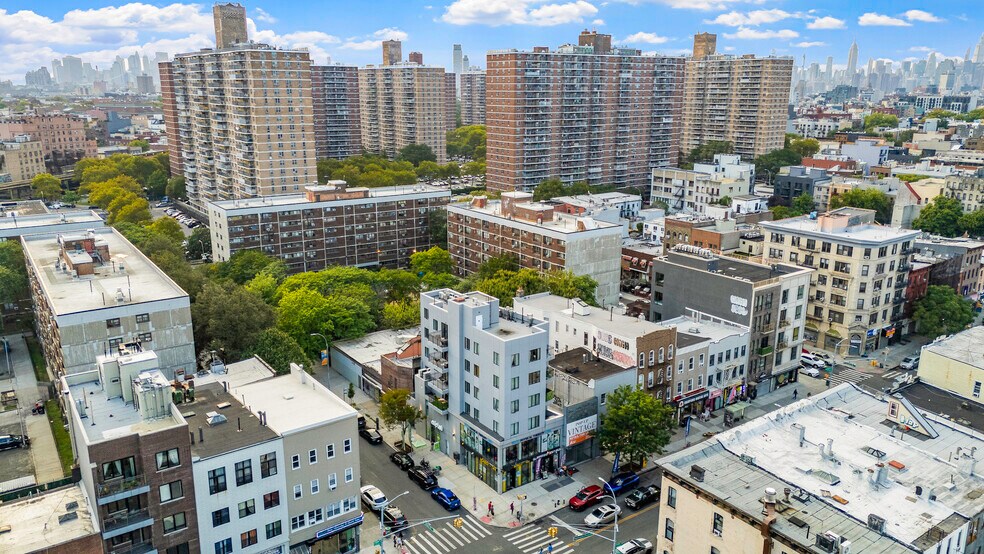 69 Moore St, Brooklyn, NY à vendre - Photo principale – Image 1 sur 5