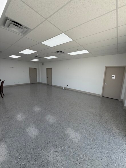 5700 E Colonial Dr, Orlando, FL à louer - Hall d’entrée – Image 3 sur 6