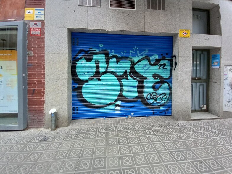 Immeuble residentiel dans Barcelone, Barcelona à vendre - Photo principale – Image 1 sur 3