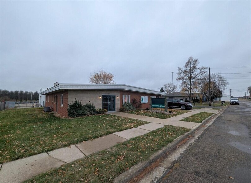533 W Main St, Princeville, IL à vendre - Photo de l’immeuble – Image 3 sur 19