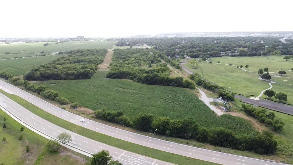 5810 Oak Grove Rd, Fort Worth, TX à vendre - Photo de l’immeuble – Image 2 sur 8