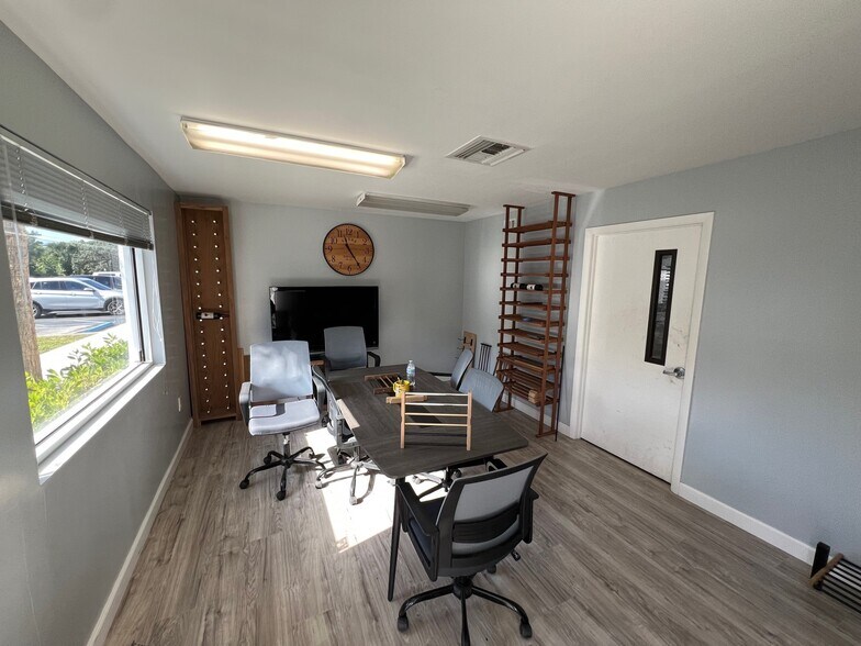 440 Tall Pines Rd, West Palm Beach, FL à louer - Photo de l’immeuble – Image 3 sur 7