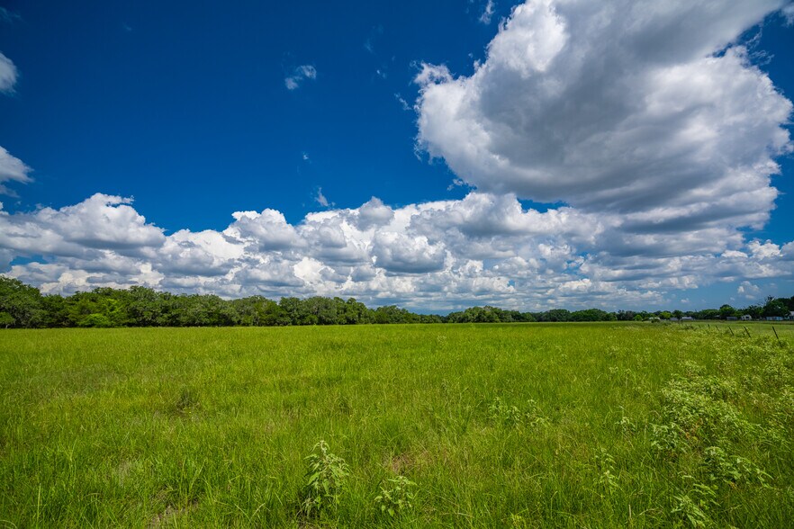 431 County Road 146, Hallettsville, TX à vendre - Photo de l’immeuble – Image 2 sur 28