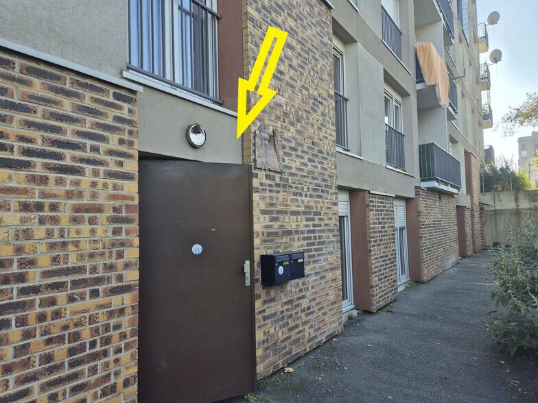 Bureau dans Dammarie-Les-Lys à louer - Photo de l’immeuble – Image 1 sur 3