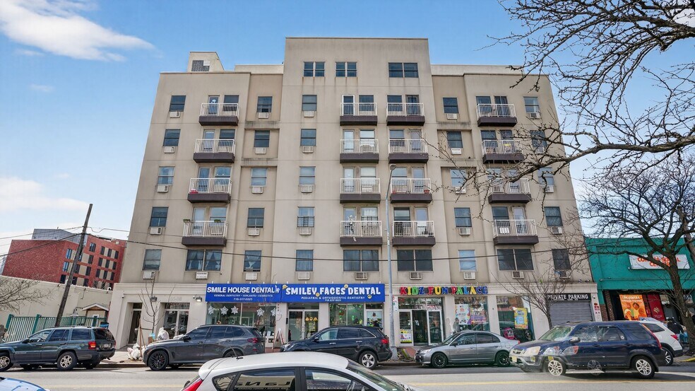 3538 Junction Blvd, Corona, NY à vendre - Photo de l’immeuble – Image 2 sur 44