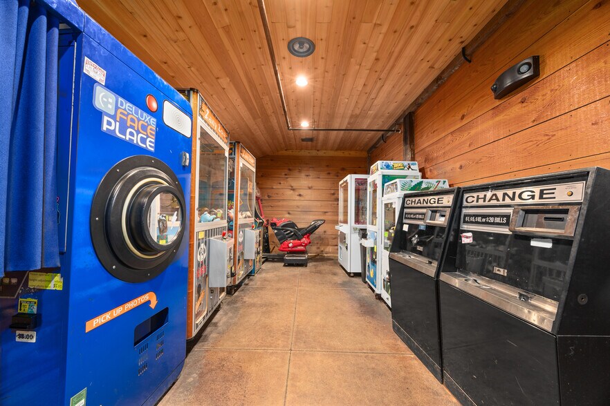 990 S Randall Rd, Elgin, IL à vendre - Photo intérieure – Image 2 sur 11