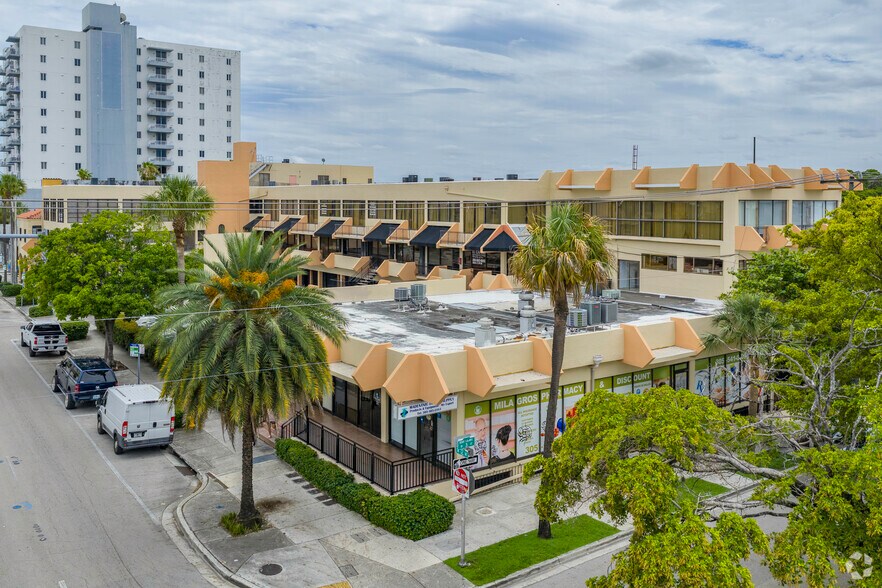 1220 SW 3rd St, Miami, FL à louer - Photo de l’immeuble – Image 3 sur 6