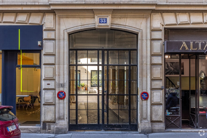33 Rue De Miromesnil, Paris à louer - Photo de l’immeuble – Image 3 sur 7