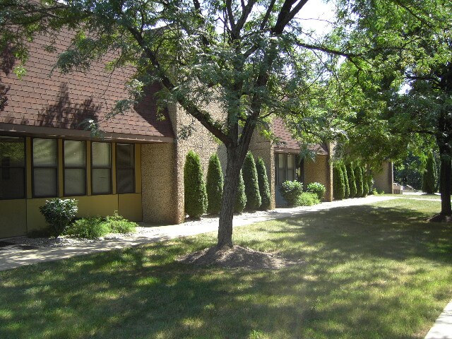 51 Everett Dr, West Windsor, NJ à louer - Photo de l’immeuble – Image 2 sur 25