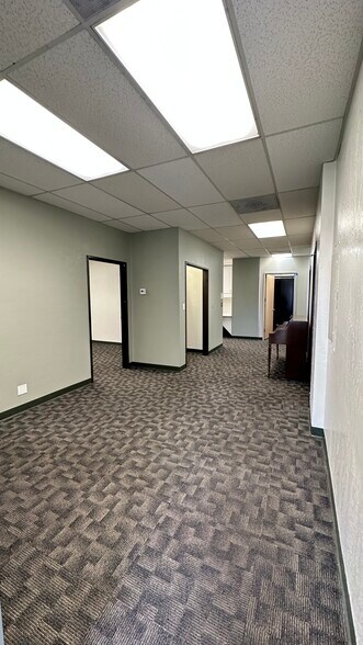 8242 W 3rd St, Los Angeles, CA à louer - Photo de l’immeuble – Image 3 sur 14