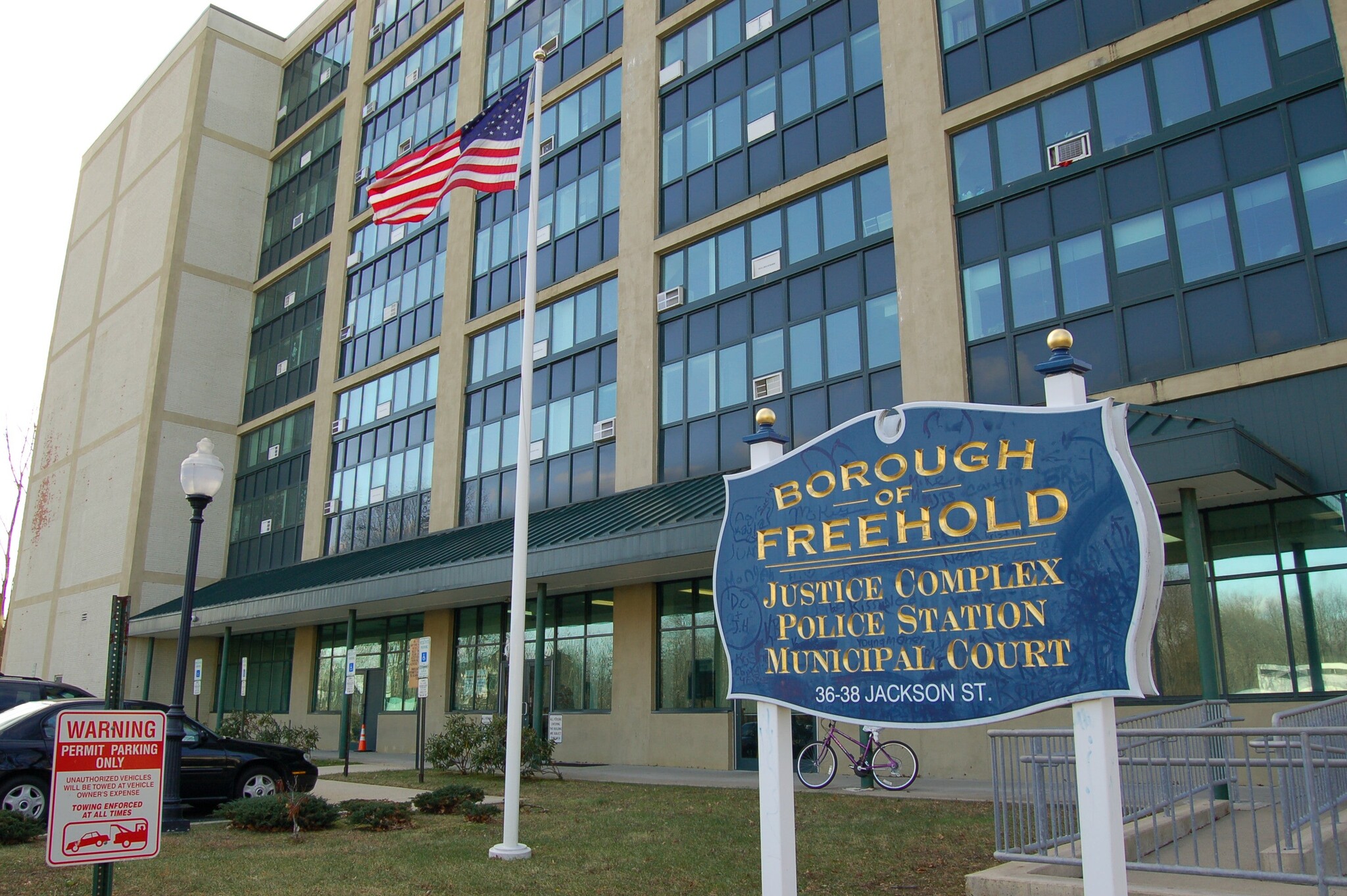 41 Center St, Freehold, NJ à louer Photo de l’immeuble– Image 1 sur 6