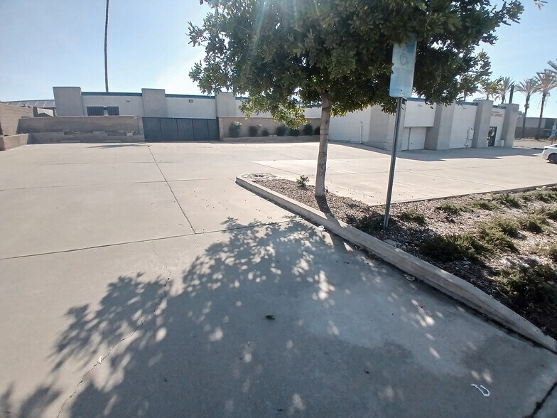 1595 W Foothill Blvd, Upland, CA à louer - Photo de l’immeuble – Image 3 sur 23
