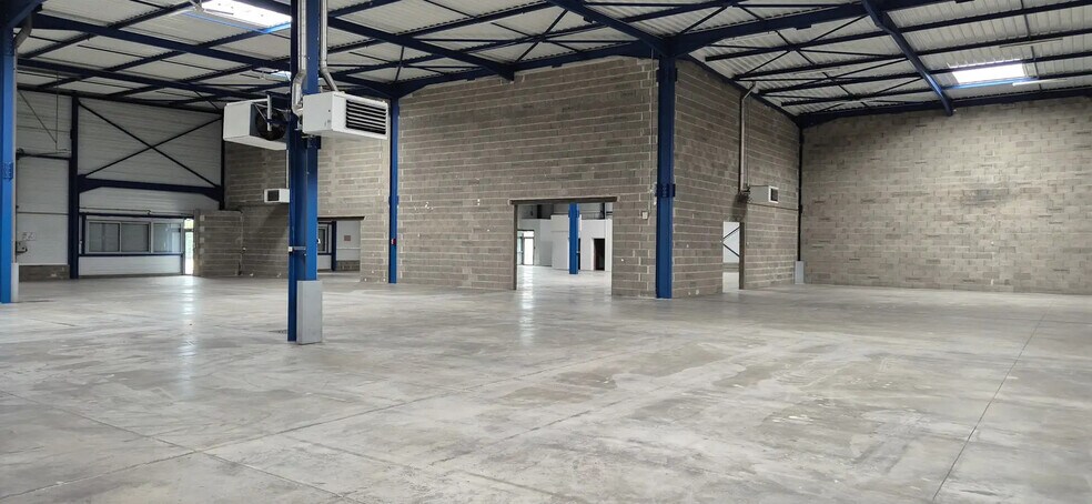 Local d’activités dans Dagneux à louer - Photo de l’immeuble – Image 3 sur 9