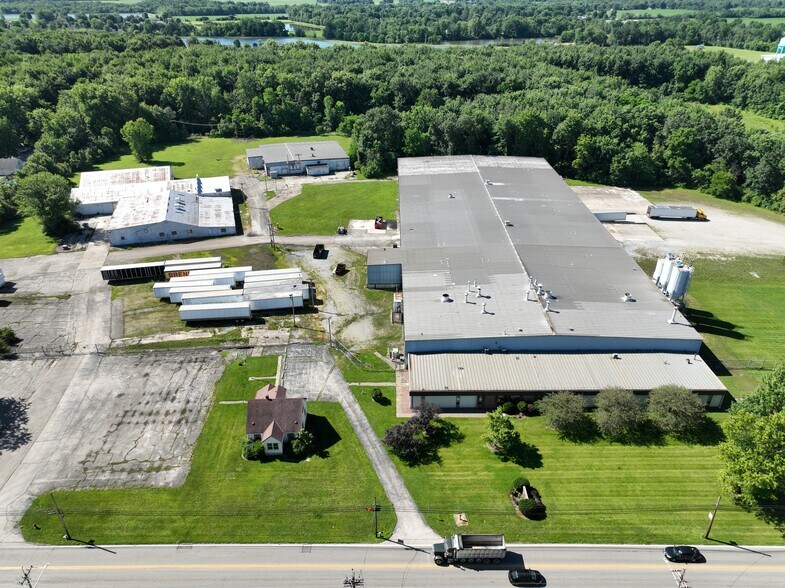 850 Cherry St, Blanchester, OH à vendre - Photo de l’immeuble – Image 2 sur 9