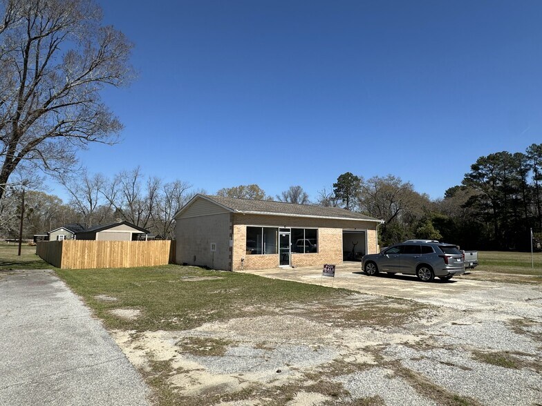 201 King E st, Bethune, SC à louer - Photo de l’immeuble – Image 3 sur 6