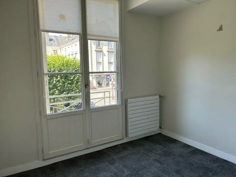 Bureau dans Tours à louer - Photo de l’immeuble – Image 3 sur 9