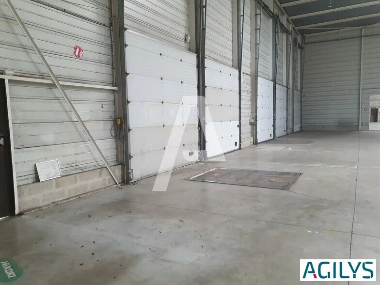Industriel/Logistique dans Lisses à louer - Photo de l’immeuble – Image 3 sur 9