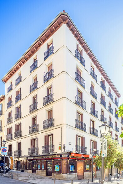 Local commercial dans Madrid, Madrid à louer - Photo principale – Image 1 sur 2