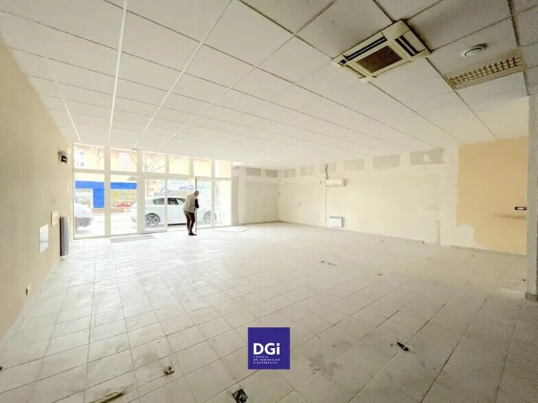 Local commercial dans Nîmes à louer - Photo de l’immeuble – Image 1 sur 6