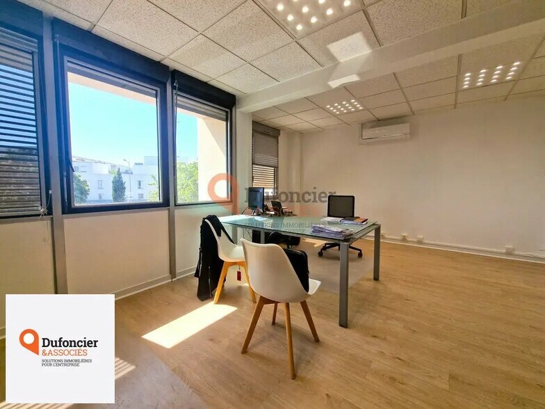 Bureau dans Saint-Benoît à vendre - Photo intérieure – Image 3 sur 6