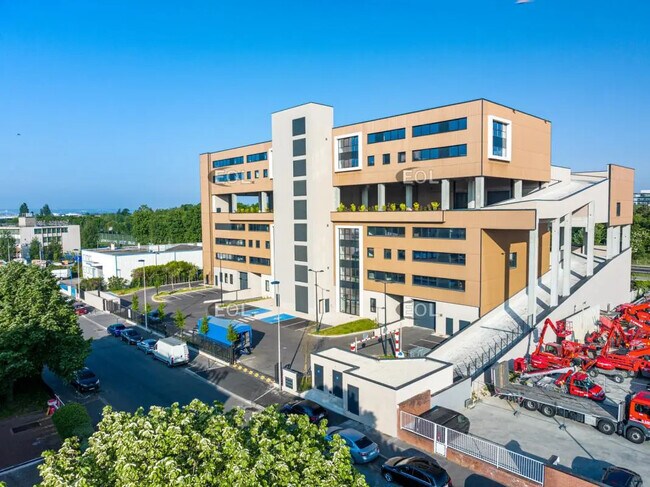 Plus de détails pour Bureau, Local d'activités à louer