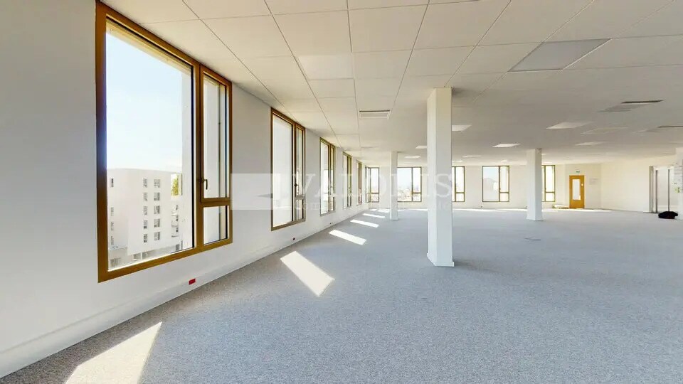 Bureau dans Villeurbanne à louer - Photo de l’immeuble – Image 1 sur 13