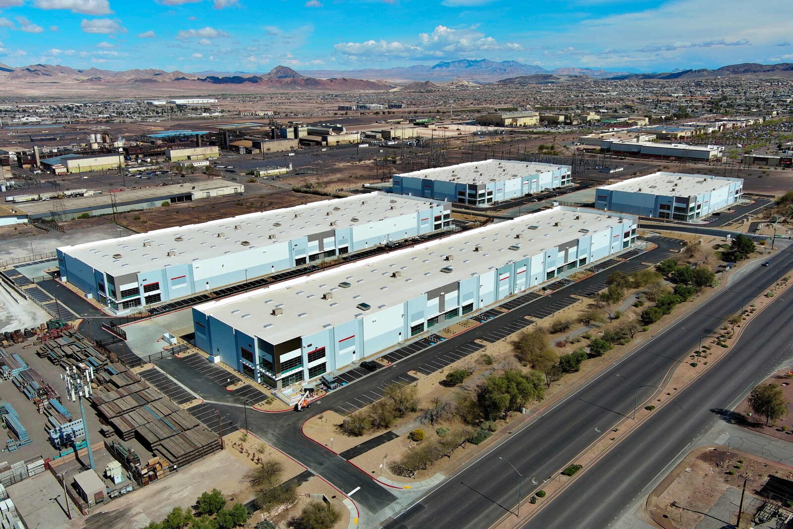 E Lake Mead Pkwy, Henderson, NV à louer Photo principale– Image 1 sur 8