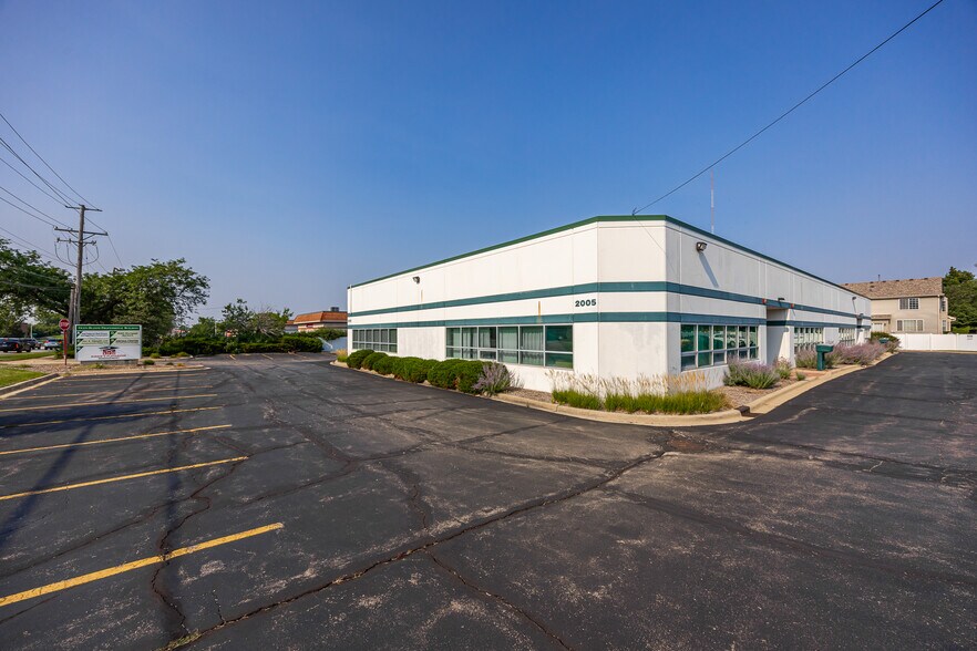 2005 Bloomingdale Rd, Glendale Heights, IL à vendre - Photo de l’immeuble – Image 3 sur 15