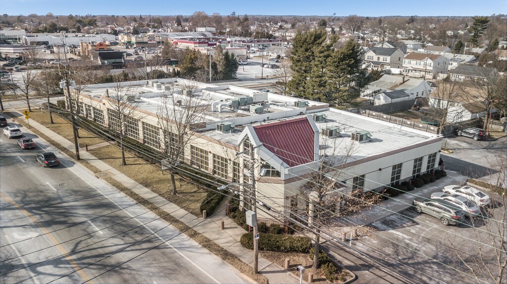 510-524 Old Country Rd, Plainview, NY à louer Photo principale– Image 1 sur 16