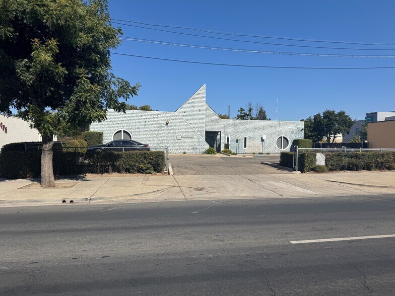 435 E Harding Way, Stockton, CA à vendre - Photo de l’immeuble – Image 2 sur 5