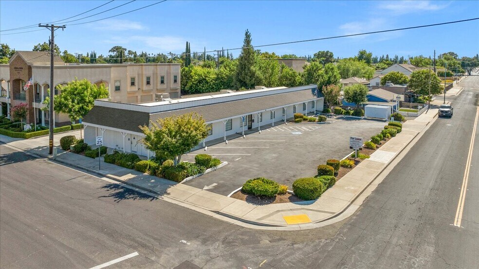 324-330 Bullard Ave, Clovis, CA à louer - Photo de l’immeuble – Image 2 sur 27