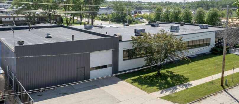 909 Blackstone Ave, Waukesha, WI à louer - Photo de l’immeuble – Image 2 sur 5