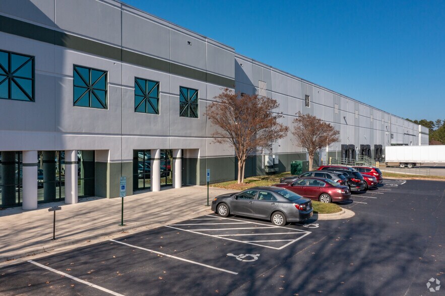 2012 TW Alexander Dr, Durham, NC à louer - Photo principale – Image 1 sur 7