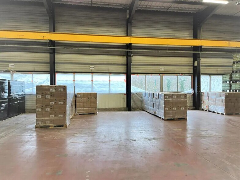 Industriel/Logistique dans Besançon à louer - Photo de l’immeuble – Image 3 sur 3