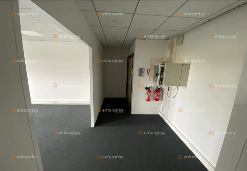 Bureau dans Loos à louer - Photo intérieure – Image 3 sur 10