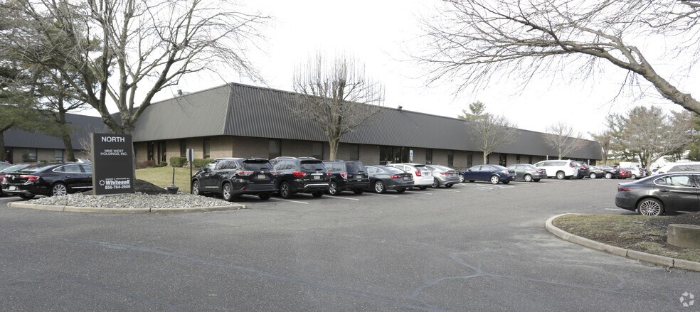 200 Rittenhouse Cir, Bristol, PA à louer - Photo de l’immeuble – Image 1 sur 8