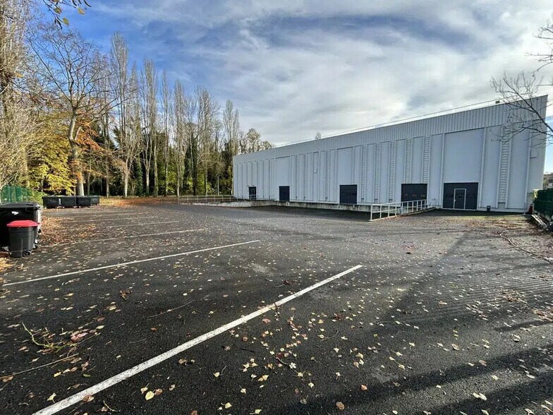 Bureau dans SAINT-OUEN-L'AUMONE à louer - Photo de l’immeuble – Image 1 sur 8
