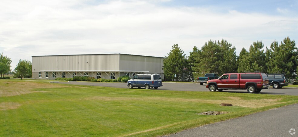 10424-10428 W Aero Rd, Spokane, WA à louer - Photo de l’immeuble – Image 2 sur 6