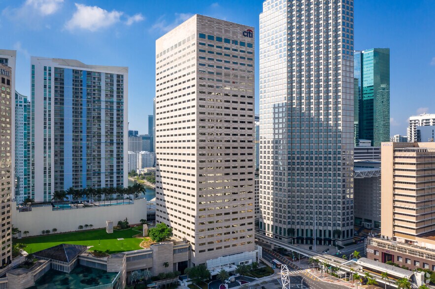 201 S Biscayne Blvd, Miami, FL à louer - Photo de l’immeuble – Image 1 sur 10