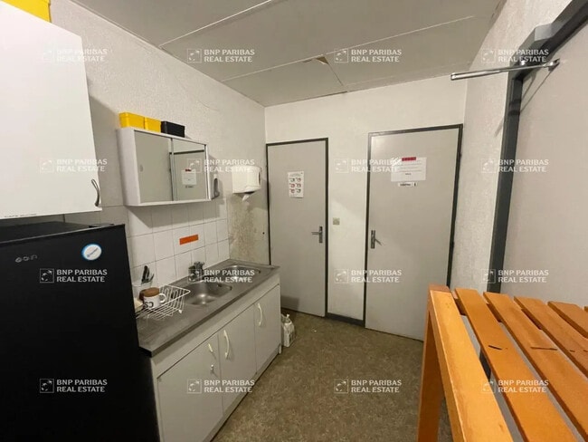 Plus de détails pour Local d'activités à louer