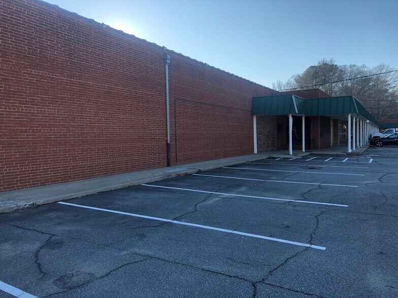 601-729 Walnut St, Rocky Mount, NC à louer - Photo de l’immeuble – Image 3 sur 8