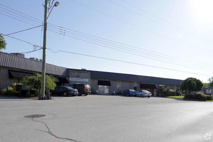 8 Hiscott St, St Catharines, ON à louer - Photo de l’immeuble – Image 2 sur 7