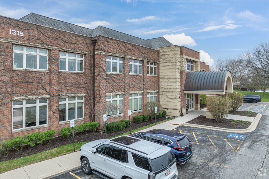 1315 Macom Dr, Naperville, IL à louer - Photo de l’immeuble – Image 3 sur 5