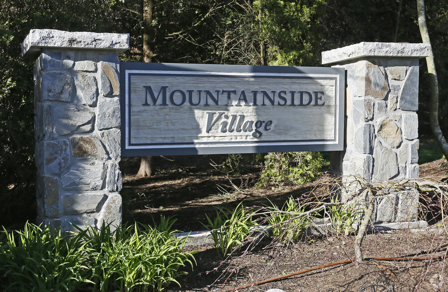 8650 Cinnamon Dr, Burnaby, BC à vendre - Photo de l’immeuble – Image 2 sur 7